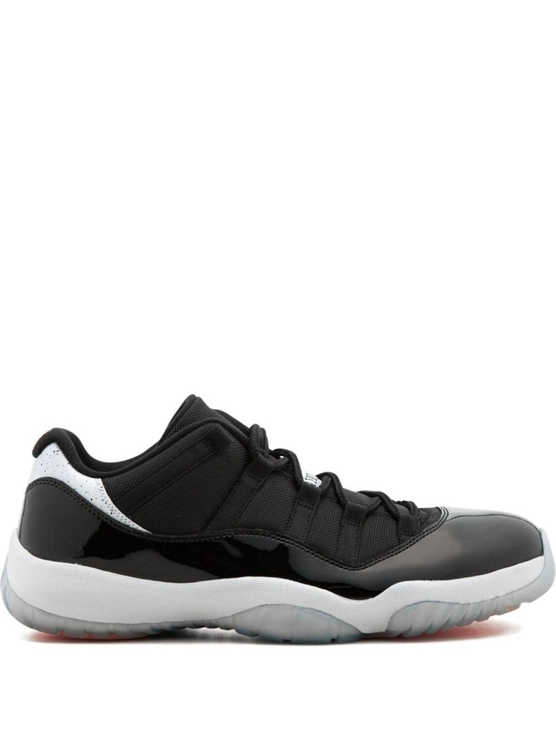 

Кроссовки Jordan Air Jordan 11 Retro Low, черный/белый