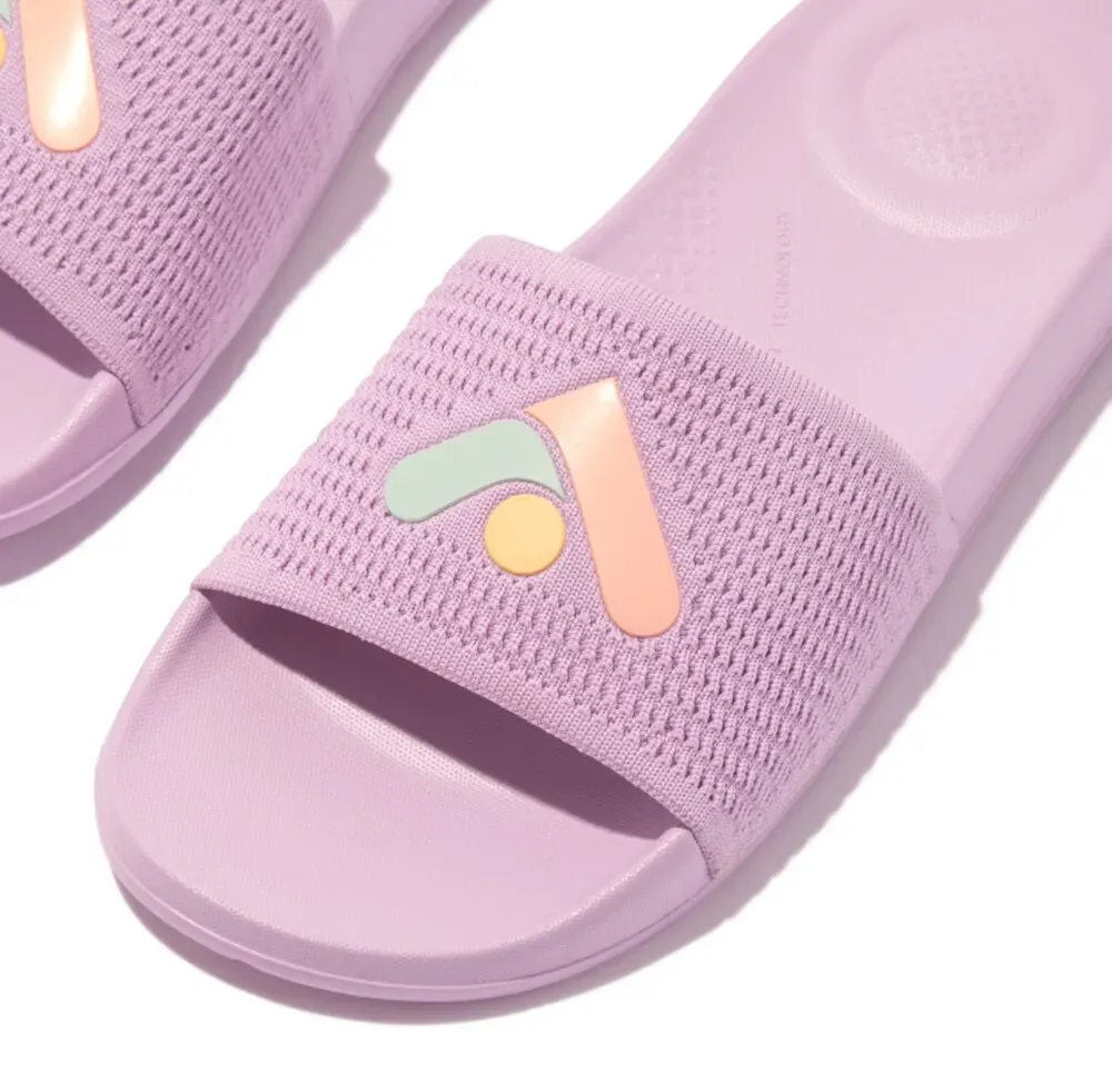 Мюли Fitflop "IQUSHION ARROW KNIT SLIDES", каблук-танкетка, летняя обувь, тапочки с логотипом на повязке, цвет Fliederfarben — фото 2