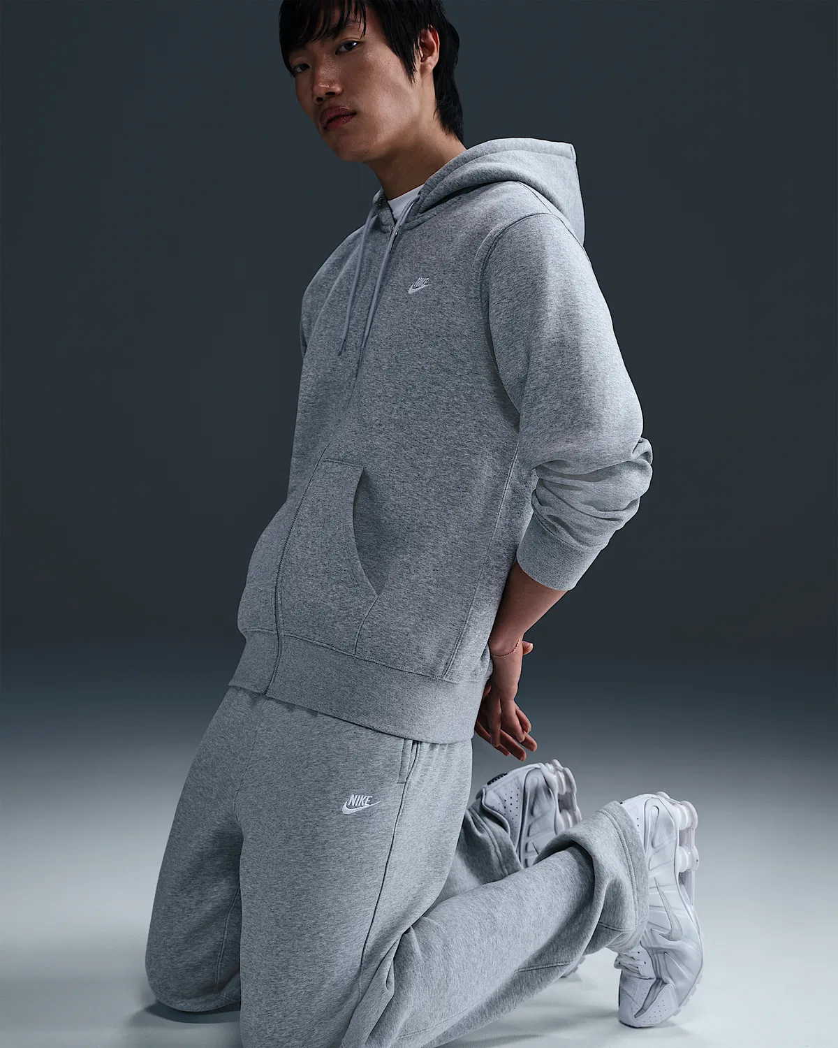 Мужская флисовая кофта на молнии Nike Club, Dark Grey Heather/Light Smoke Grey/White — фото 3