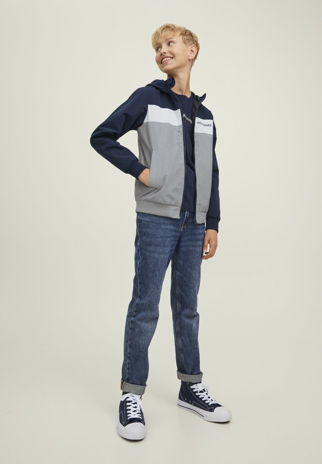 Легкая куртка JJERUSH BLOCKING HOOD Jack & Jones Junior, цвет navy blazer — фото 2