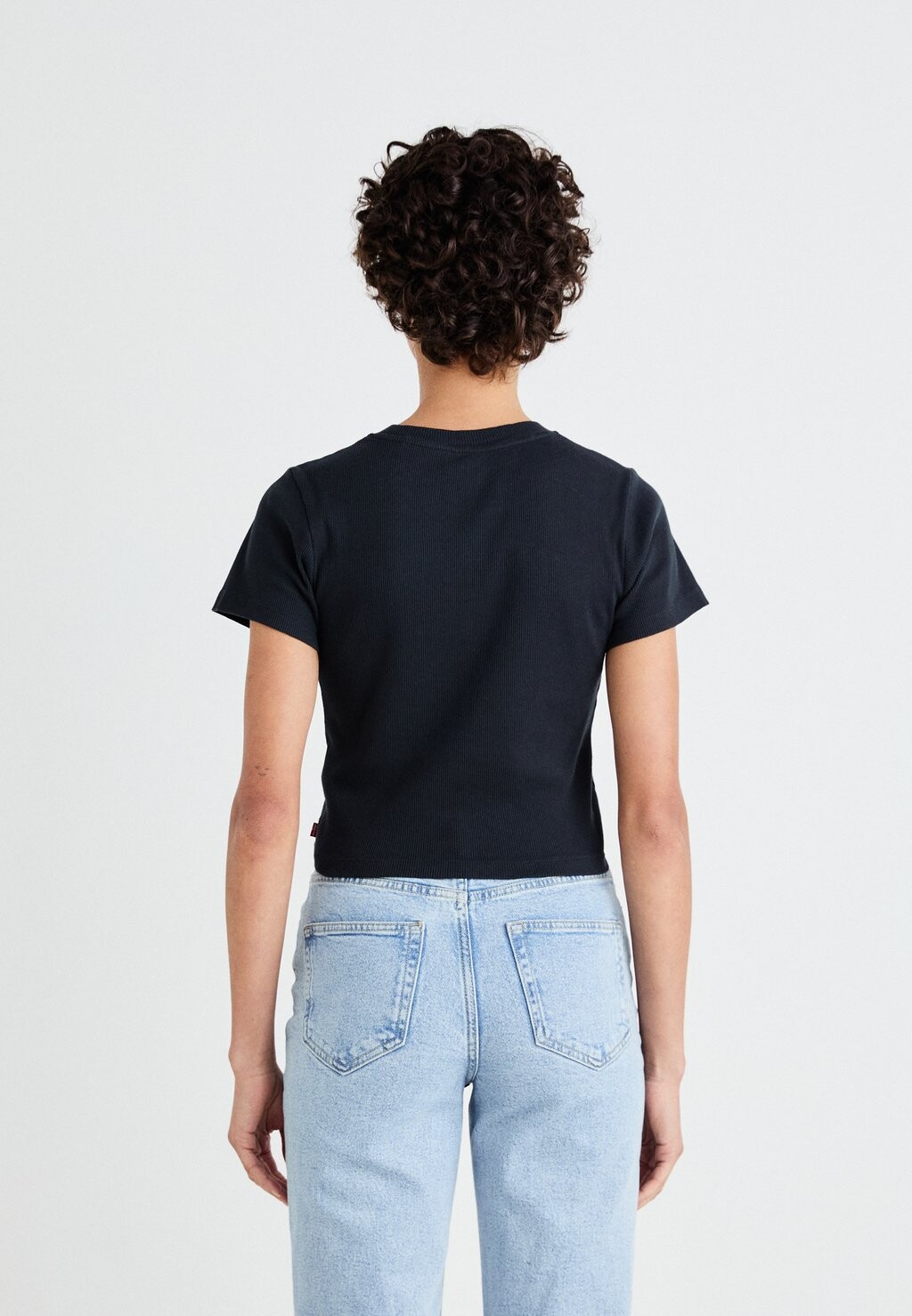 

Базовая футболка ESSENTIAL SPORTY TEE Levi's, черный
