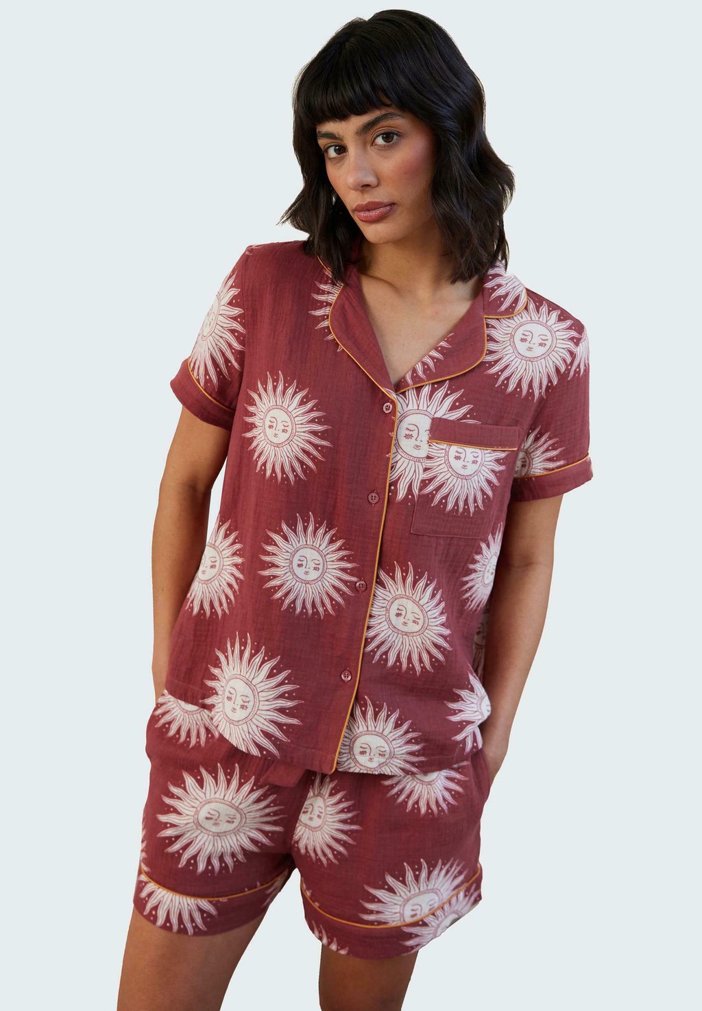 

Пижамный комплект SUN PRINT SET - Pyjamas Chelsea Peers, красный