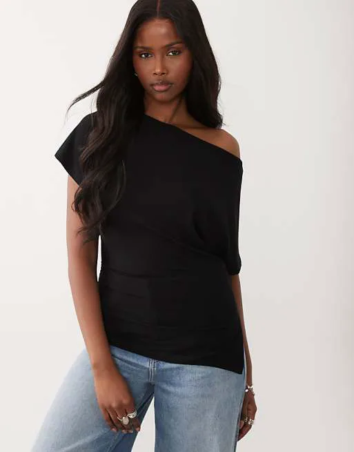 

Черный координый топ с приспущенными плечами ASOS DESIGN