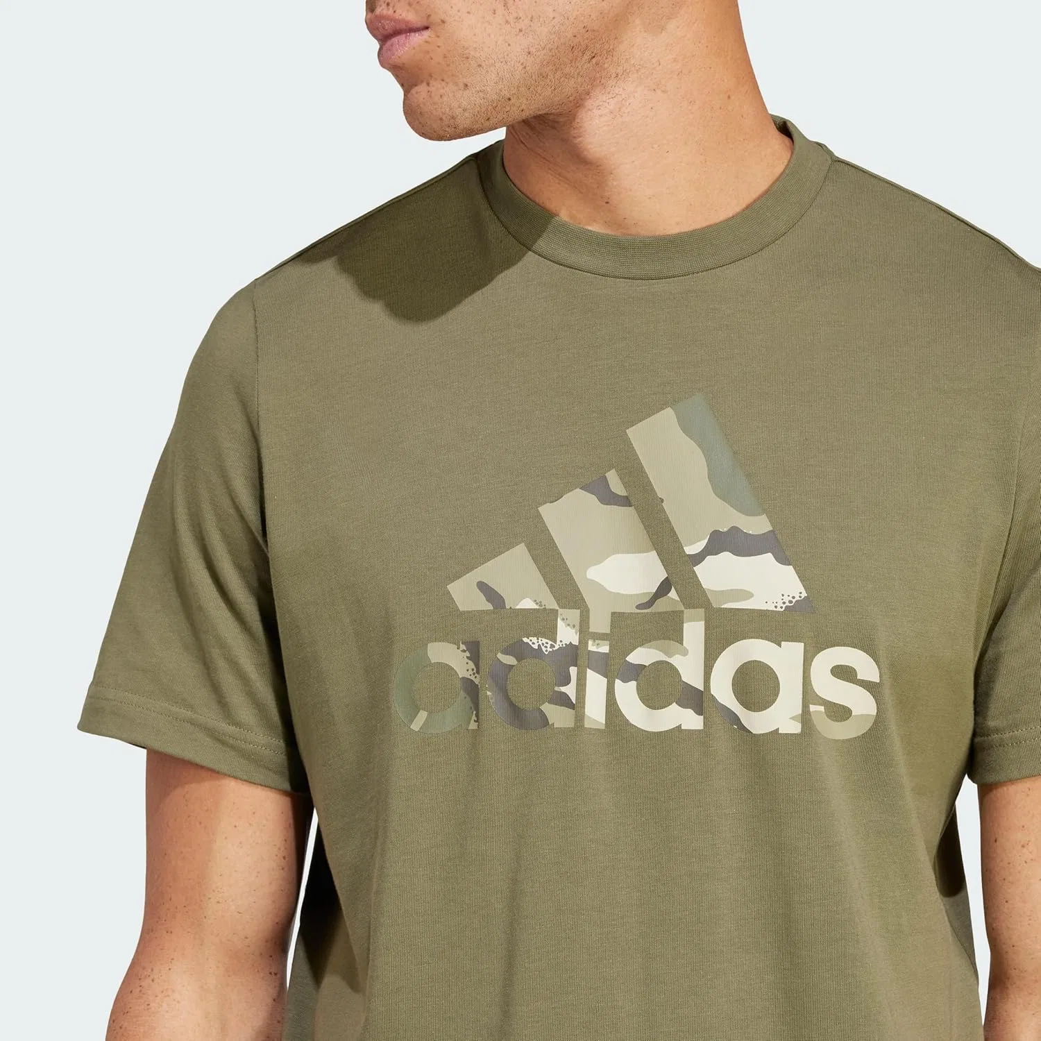 Футболка Adidas Camo Bos Graphic с коротким рукавом, оливковый — фото 2