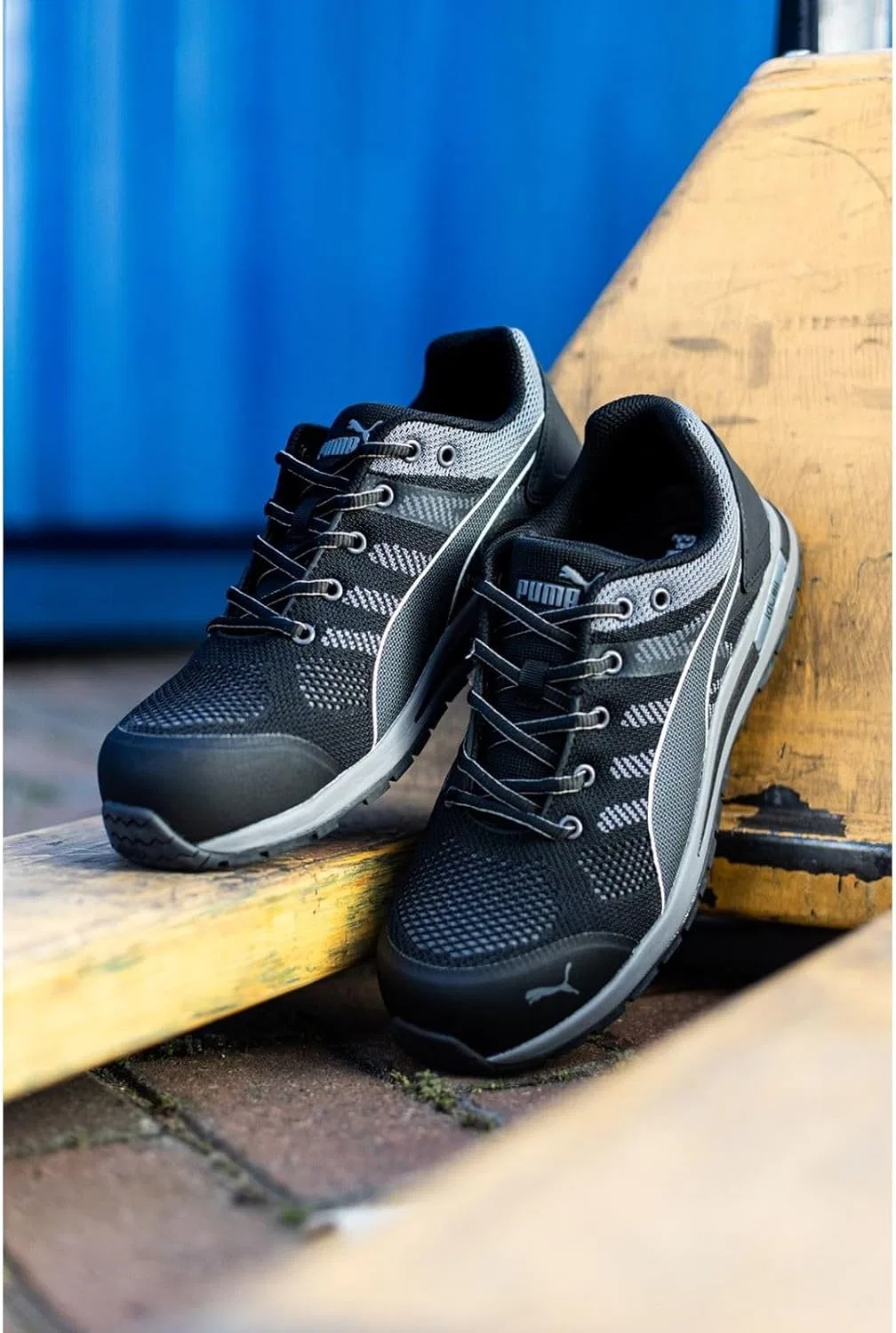 Защитные низкие рабочие ботинки Puma Safety Elevate Knit Low Work Shoe S1P ESD HRO SRC с защитным колпачком из стекловолокна, нескользящая поверхность, термостойкие, без металлических вставок, мужские, Black Grey — фото 2