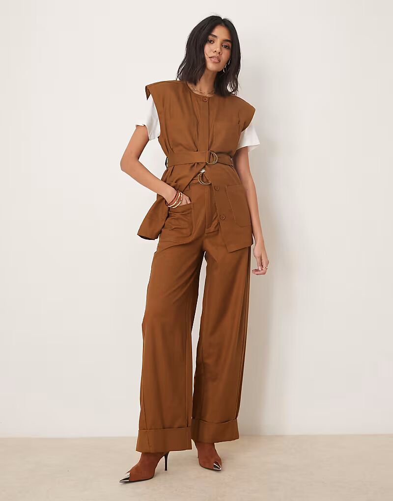 

Свободные брюки ASOS DESIGN с отворотом в бежевом цвете
