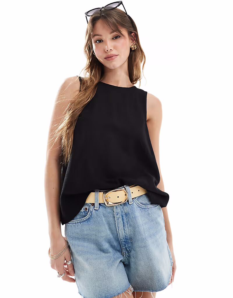 

Топ на бретелях из льняной смеси ASOS DESIGN черного цвета с глубоким вырезом на спине