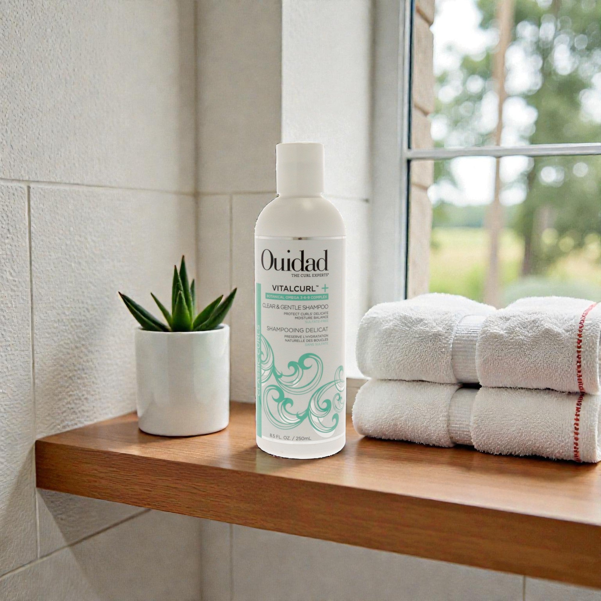 Шампунь VitalCurl Plus Clear and Gentle от Ouidad для мужчин и женщин - 240 мл, прозрачный — фото 2