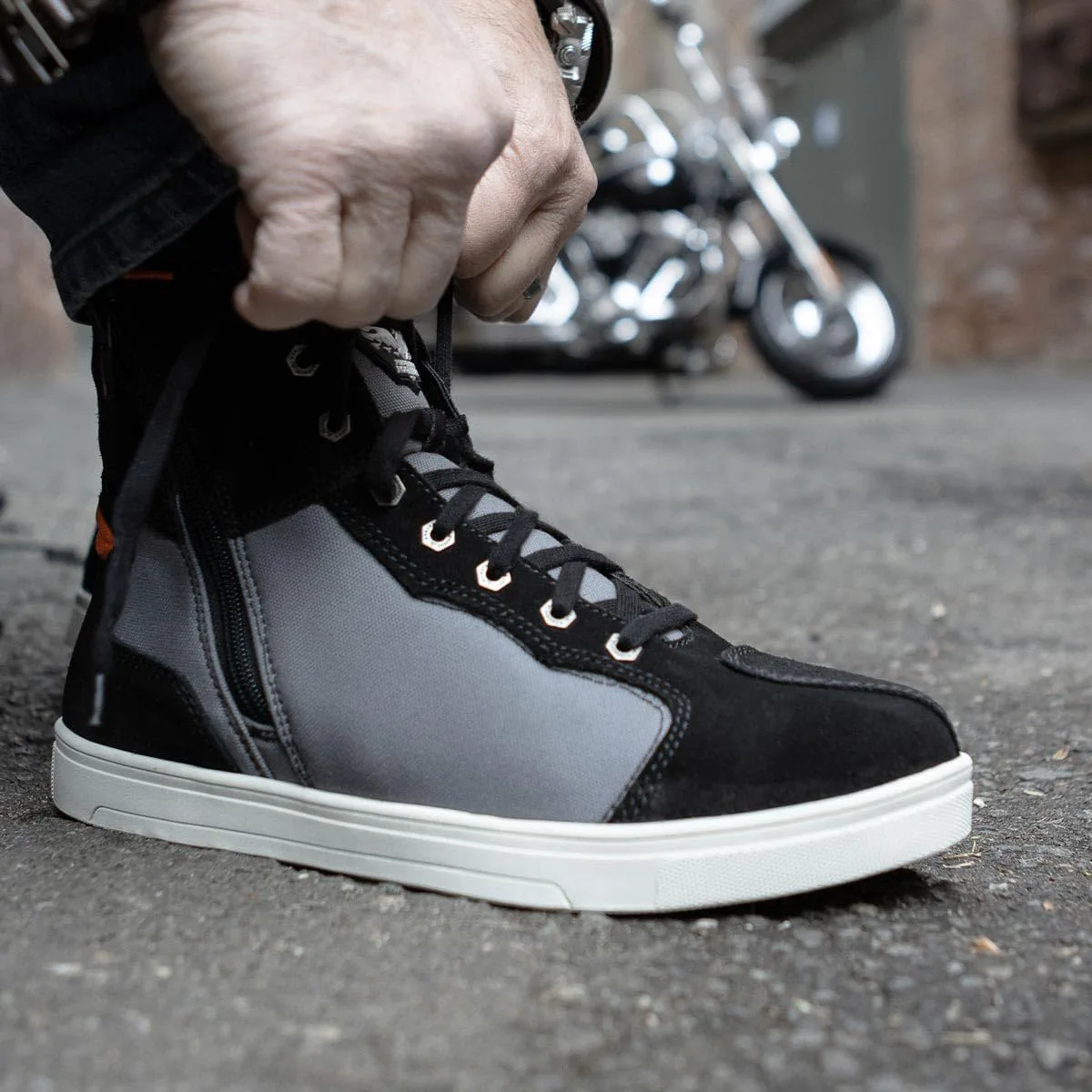 

Мужские мотоциклетные ботинки Milwaukee Leather - усиленная подошва, стелька с контролем климата, противоскользящая подошва, серый