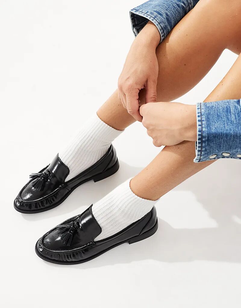 Лоферы London Rebel Wide Fit Sadie с рюшами и кисточками, лакированные черные