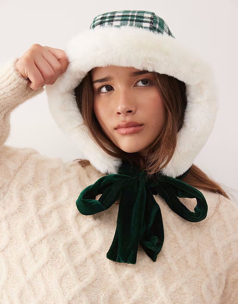 

Регенерированная винтажная шапочка с пушистым искусственным мехом в зеленую клетку с бархатным бантом Reclaimed Vintage