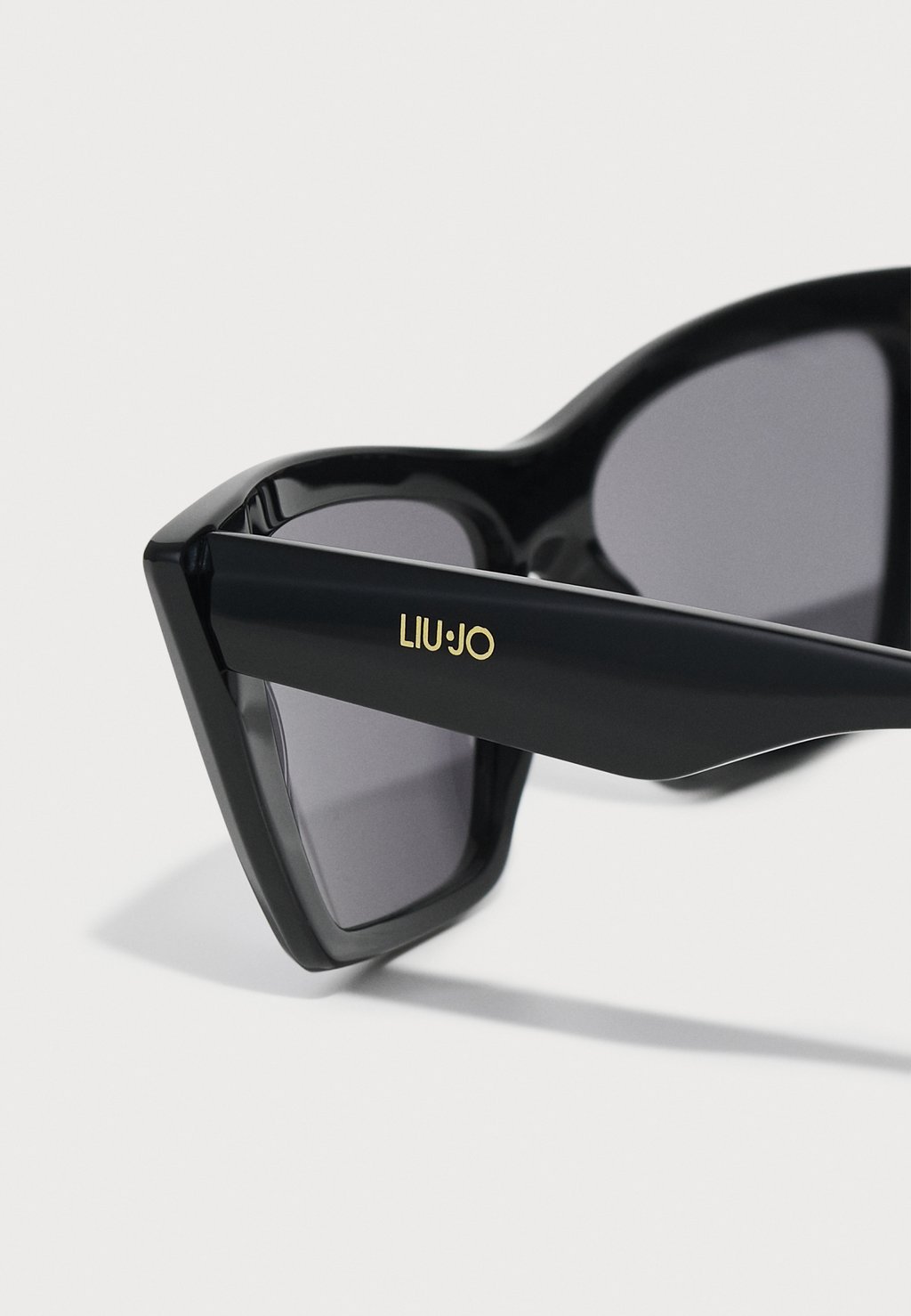 

Солнцезащитные очки LIU JO, черный