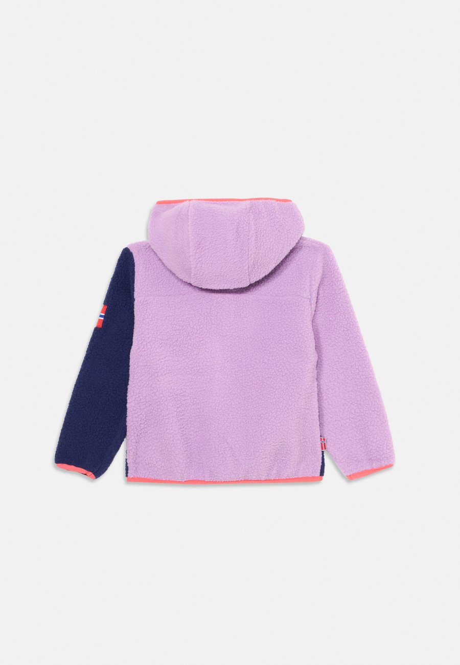 Флисовая куртка TROLLKIDS AURLANDSFJORD UNISEX, Light Violet/Deep Violet/Coral Pink/Lilac — фото 2