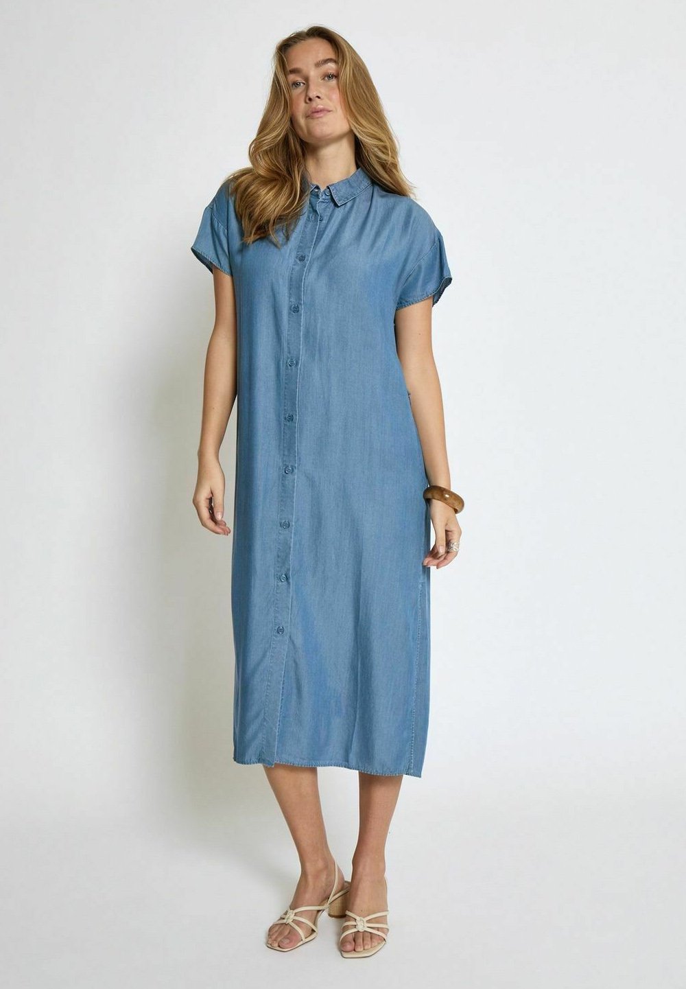 

Джинсовое платье ELAINA Desires, цвет Mid Blue Denim