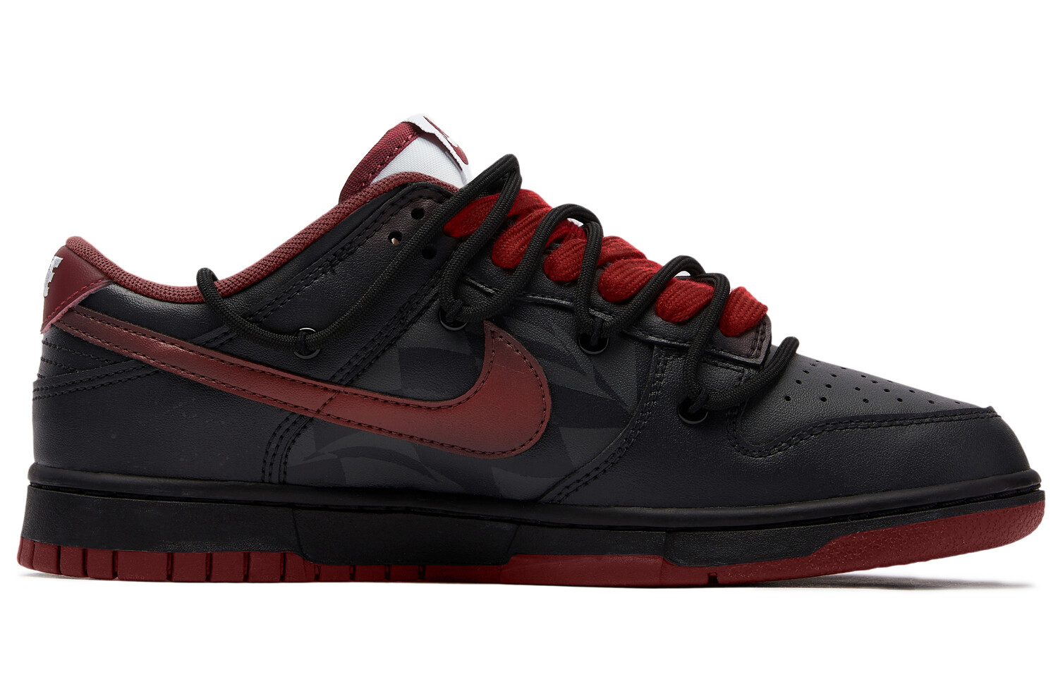 

Мужские кроссовки для скейтбординга Nike Dunk, Black/Red