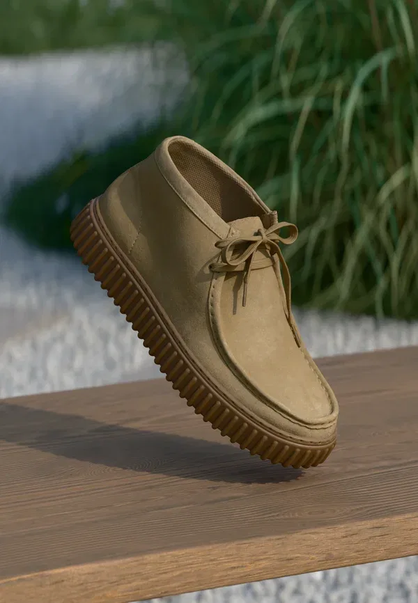 Ботинки повседневные Torhill hi casual lace ups Clarks, темный песок