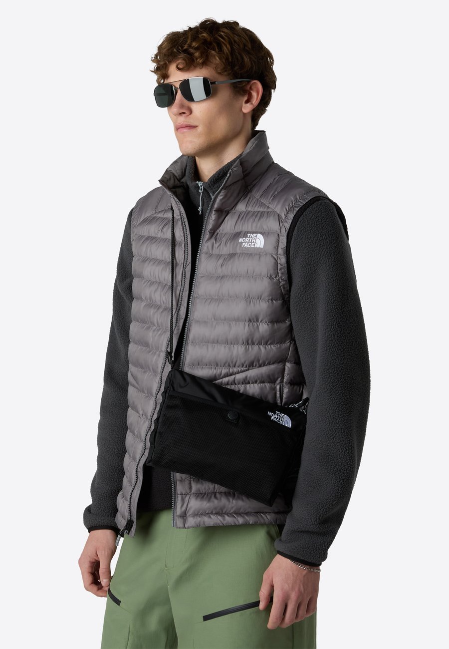 

Сумка кросс-боди The North Face TERRA SHOULDER BAG 1L, Tnf Black Tnf White/Black