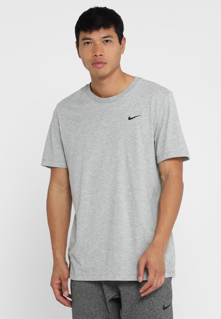 

Футболка Nike DRY TEE CREW SOLID, цвет Dk Grey Heather, Серый, Футболка Nike DRY TEE CREW SOLID, цвет Dk Grey Heather