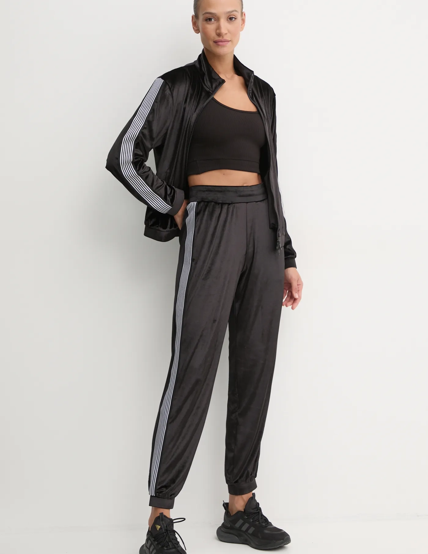 

Бархатный костюм EA7 Emporio Armani, черный