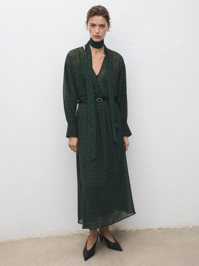 

Платье макси Lucia с длинным рукавом и V-образным вырезом в стиле пейсли Mango