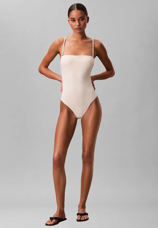 Цельный купальник без бретелей - базовый элемент гардероба. Calvin Klein Swimwear, Antique White — фото 2