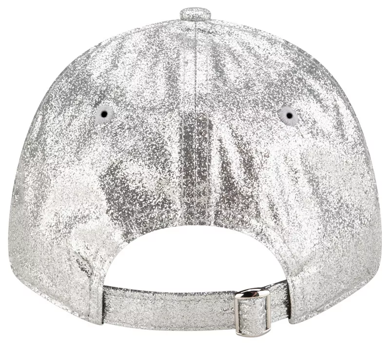 

Женская регулируемая шляпа New Era New England Patriots Sparkly 9Forty серебристого цвета с металликом