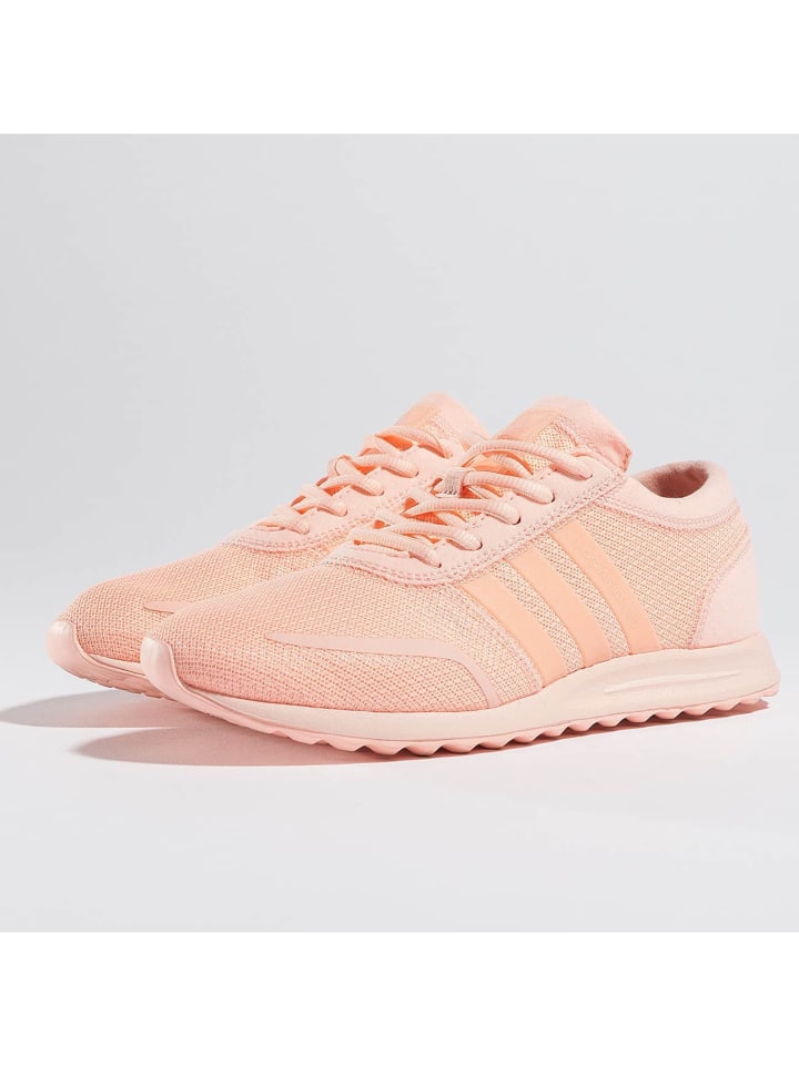 

Кроссовки на шнуровке adidas, цвет haze coral/haze coral