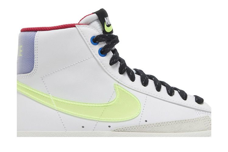 Кроссовки Nike Blazer Mid '77 GS 'White Volt Royal', белый — фото 3