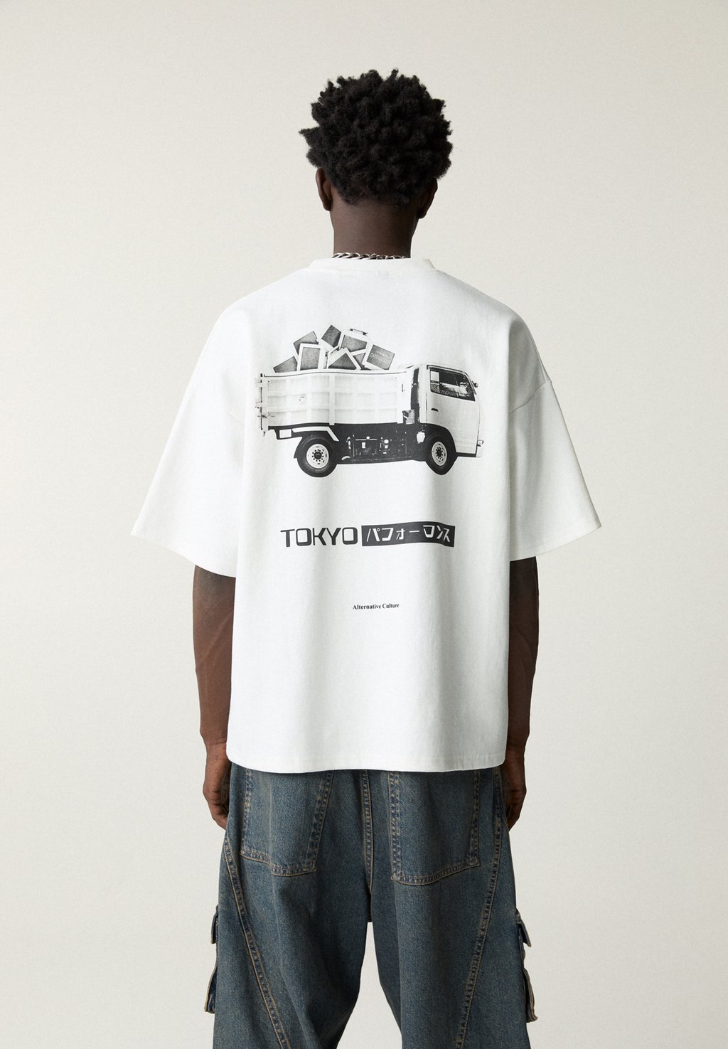 

Футболка с принтом BERLIN BIENNIAL GRAPHIC PULL&BEAR, белый
