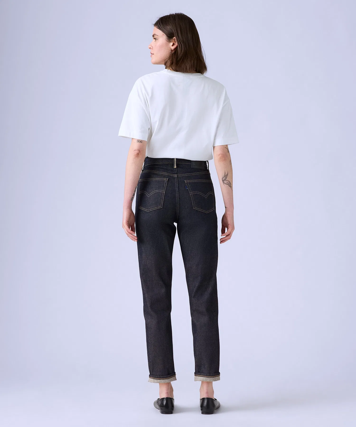 Джинсы Levi's с высокой посадкой и зауженными штанинами, цвет темно-синий, производство Япония. — фото 4
