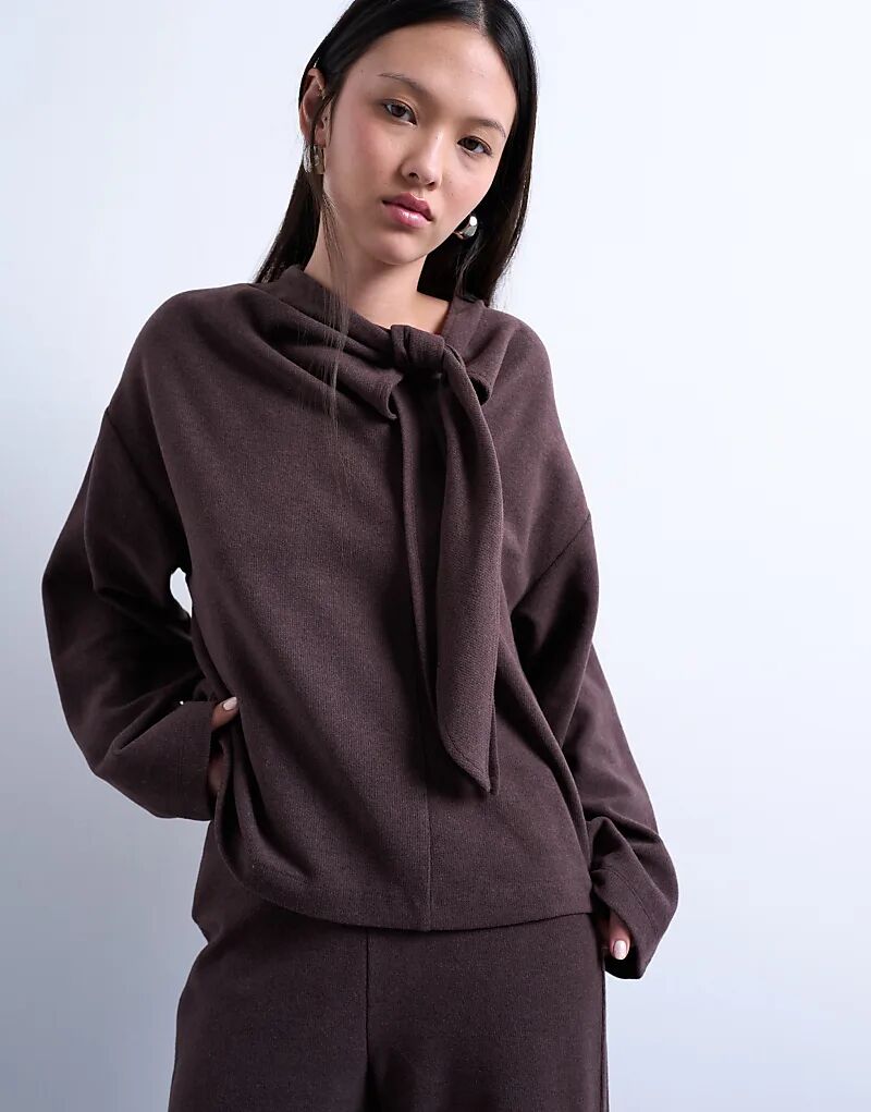 

Мягкая на ощупь футболка Topshop с длинным рукавом и галстуком-бабочкой шоколадного цвета