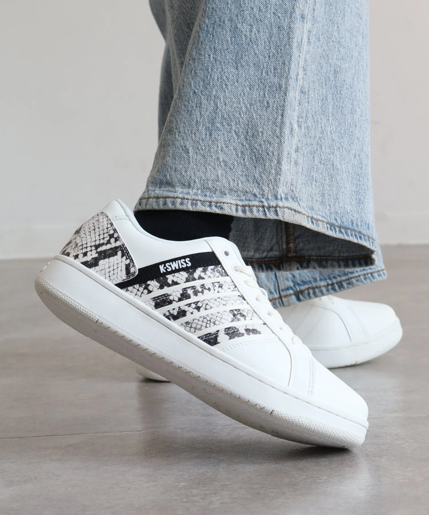 Мужские кожаные кеды K-SWISS с тиснением чёрные — фото 4