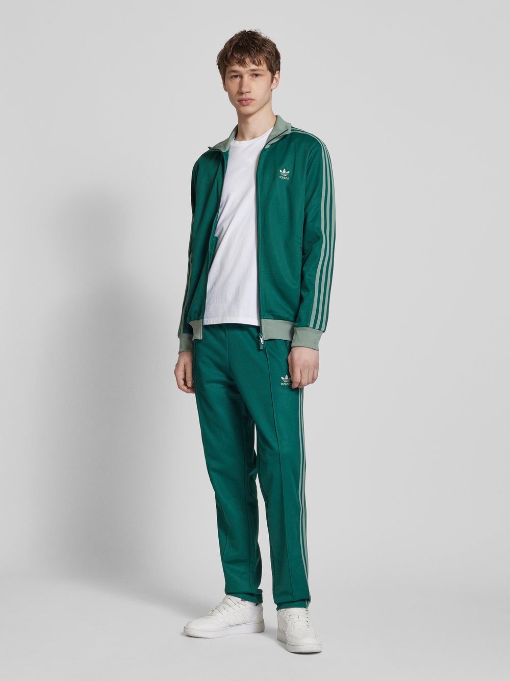 

Спортивные штаны с вышитым логотипом adidas Originals