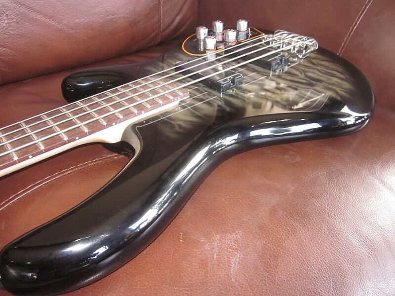 

Басс гитара Cort Action DLX Plus 4-String Electric Bass