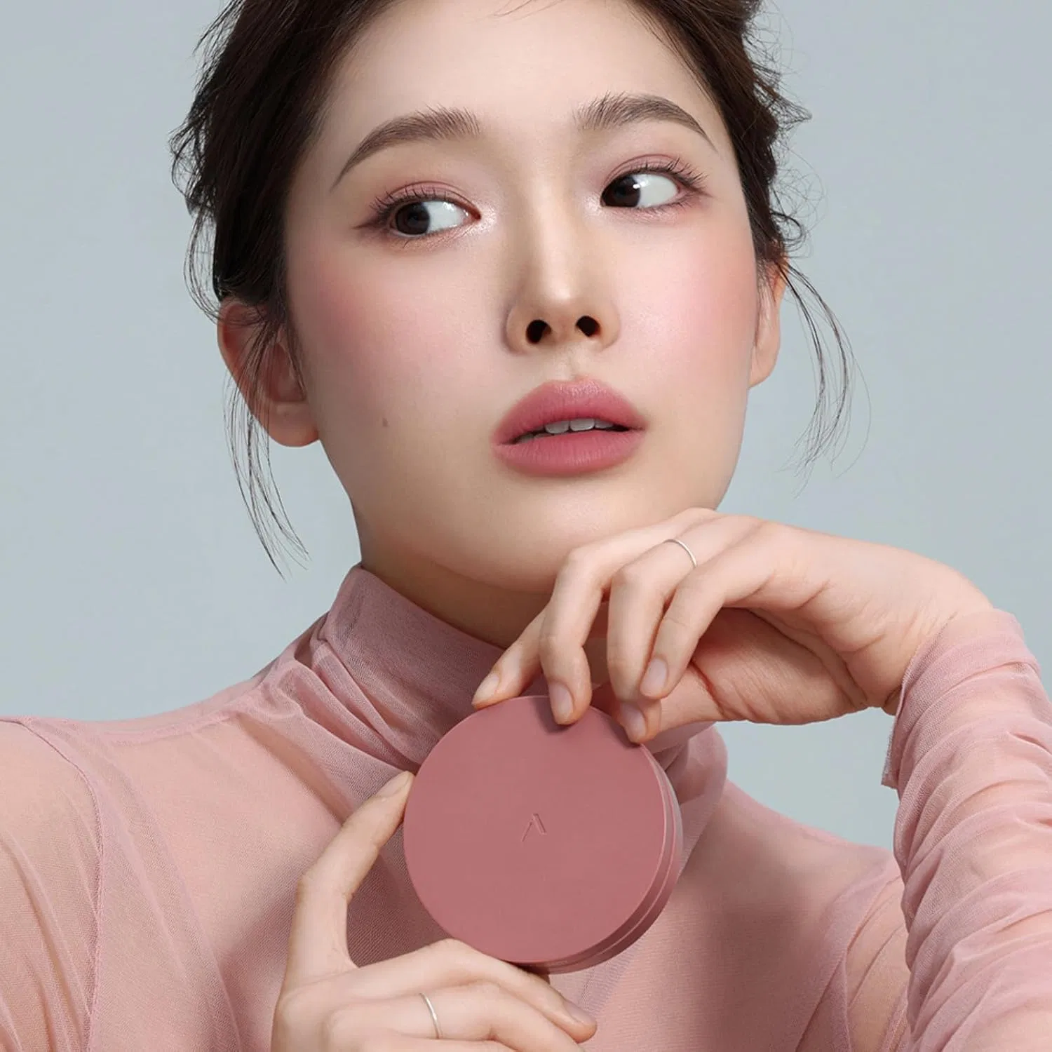 Пудра компактная Pink Essence Cover Pact, тональная основа, бальзам, оттенок №25, основной продукт + сменный блок, SPF50+ PA+++, полуматовое покрытие, водостойкая, длительное ношение — фото 3
