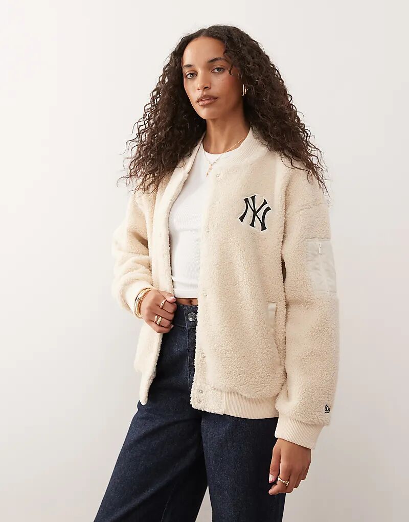 

Куртка-бомбер New Era NY Yankees из шерпы белого цвета