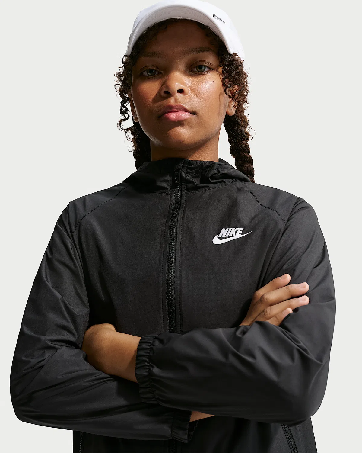 Детская куртка с капюшоном Nike Sportswear Windrunner Repel, Black/Black/White — фото 2