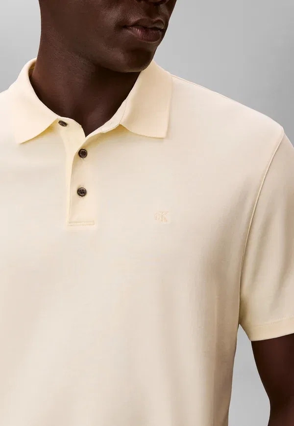 Футболка поло Calvin Klein Ss Supima Chest Emb Polo, цвет грушевый сорбет — фото 4