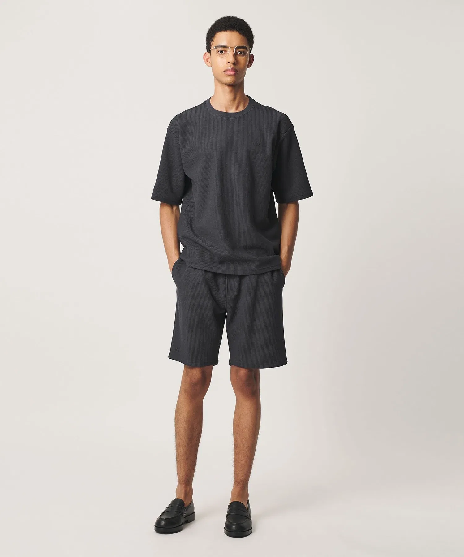 Футболка мужская Lacoste однотонная с логотипом черный — фото 4