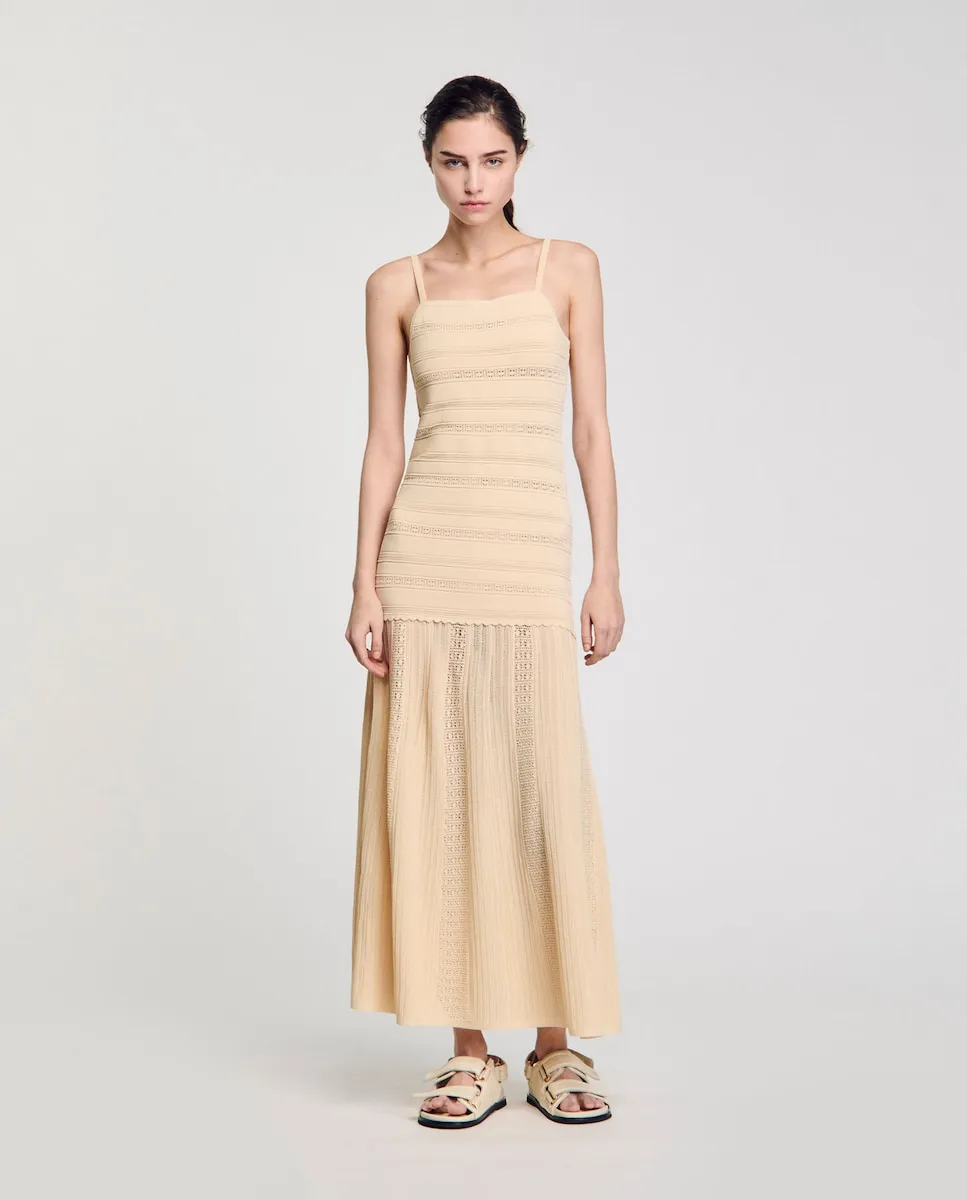 

Длинное платье из трикотажа Sandro, бежевый