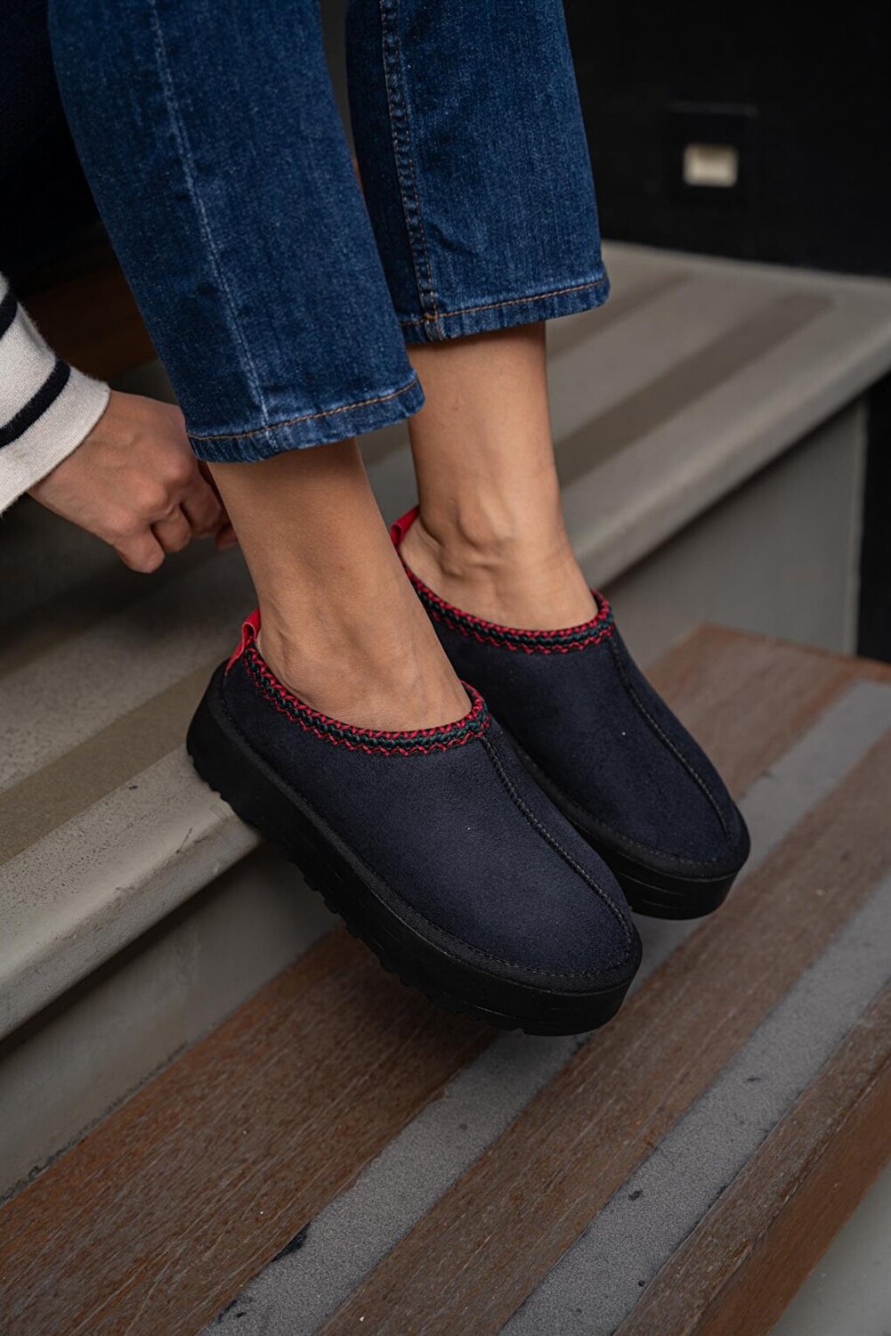 

Черные женские замшевые туфли на высокой подошве с мехом внутри MADAMRA, Черный, Черные женские замшевые туфли на высокой подошве с мехом внутри MADAMRA