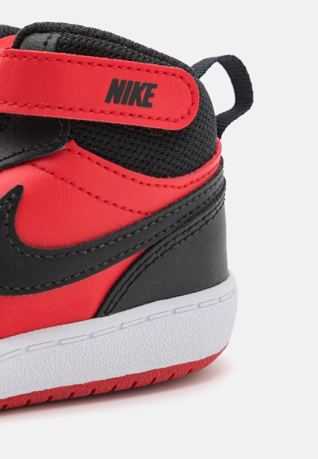 

Высокие кеды COURT BOROUGH MID 2 UNISEX Nike, черный