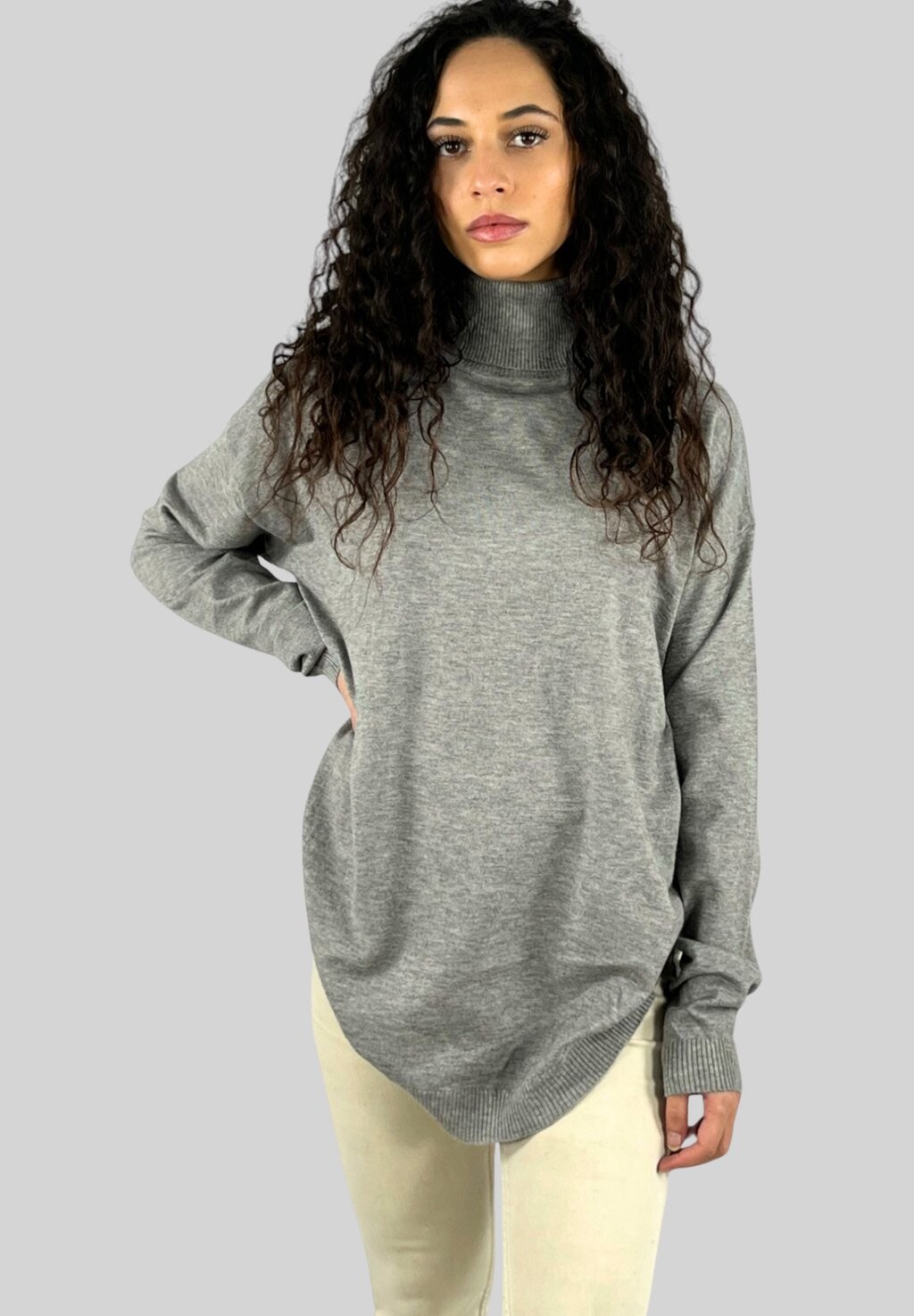 

Вязаный свитер CUELLO ALTO LOVE & MONEY, серый