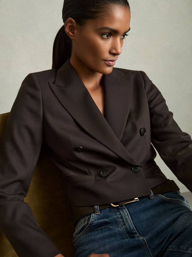 

Укороченный шерстяной блейзер орианны из богатой шерсти Reiss, цвет Chocolate Brown