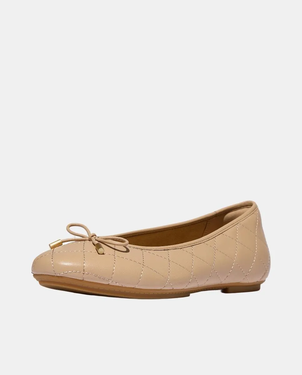 Кожаные балетки Delicato Bow Quilted Fitflop FitFlop, мягкий коричневый — фото 4