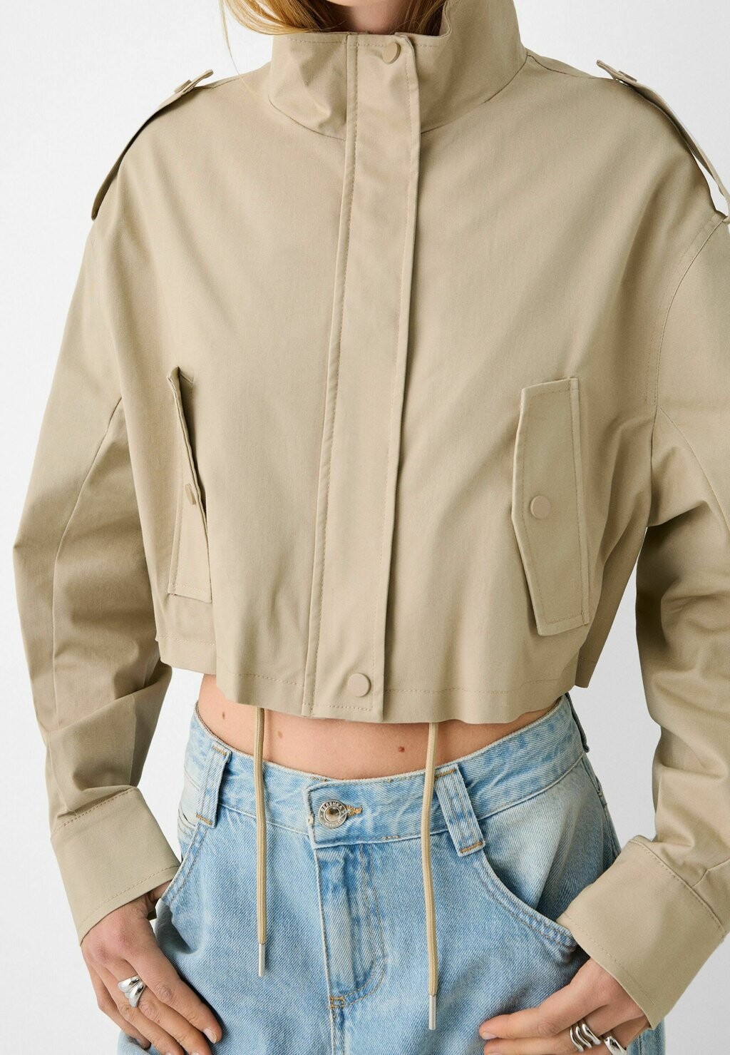 

Легкая куртка Neck Bershka, светло-коричневый