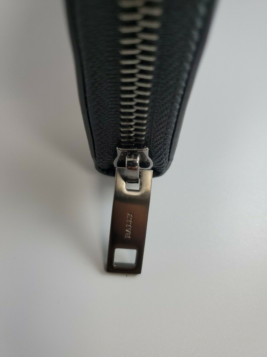 

Мужской кошелек Bally Tallen 6218189 Черный кожаный длинный на молнии, мультиколор