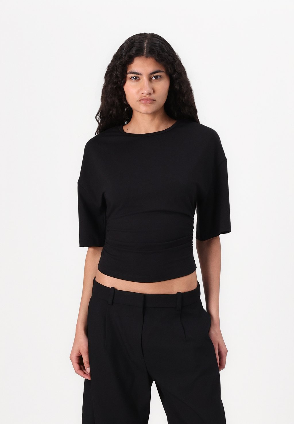 

Базовая футболка SOFT TOUCH RUCHED TEE Gina Tricot, черный