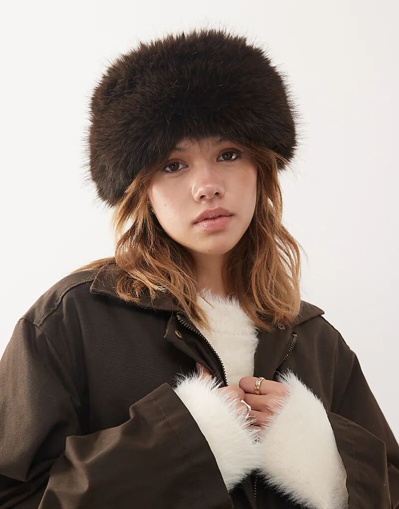 

Повязка на голову из искусственного меха Weekday темно-коричневого цвета