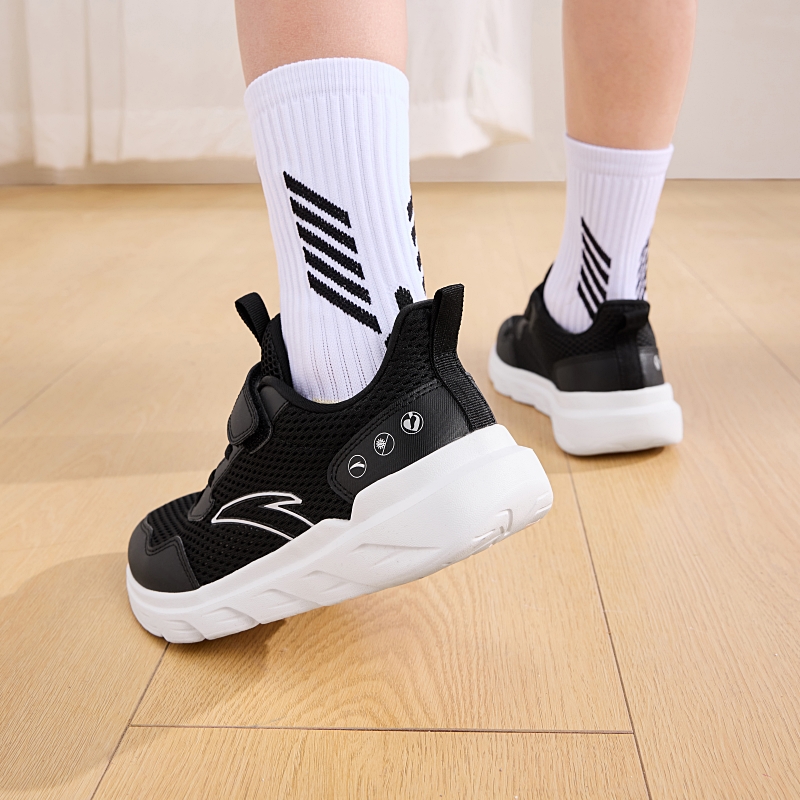 Детские беговые кроссовки Fresh Look с противоскользящей подошвой, дышащие, легкие с амортизацией, низкие, черно-белые Antakids, черный/белый Anta — фото 4